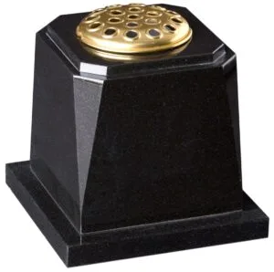wg272 memorial vase with checkered top